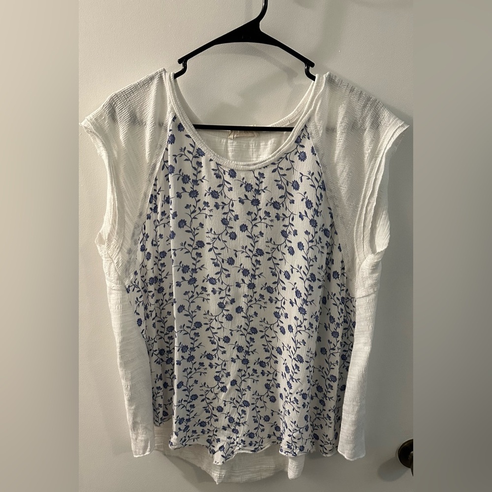 Altar'd State. Floral Capped Sleeve Top.